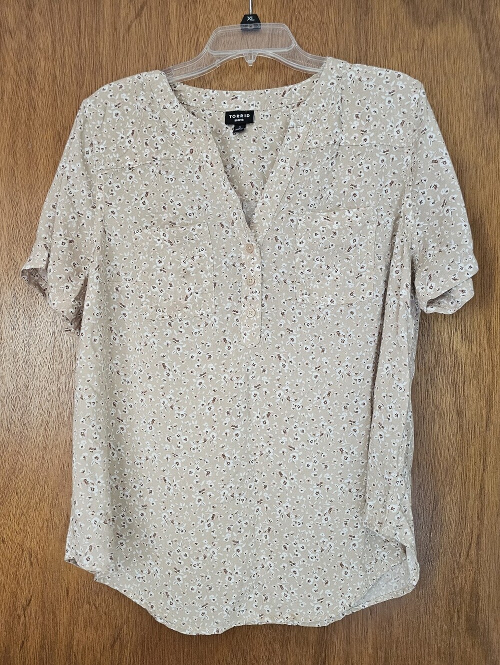 Torrid Size 1 Beige Harper Challis Short Sleeve Blouse